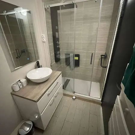 Et Calme En Bord De Loire. *